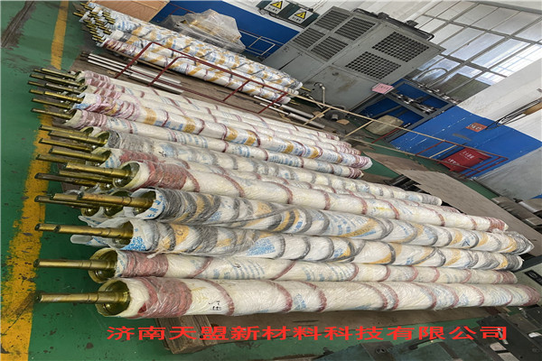 出口伊朗冷轧辊表面火焰喷涂焊接强化.jpg